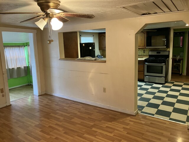 4910 Fowler Creek Rd, Covington, KY 41017 - unfurnished room with baseboards, light wood-type flooring, ceiling fan, and a textured ceiling