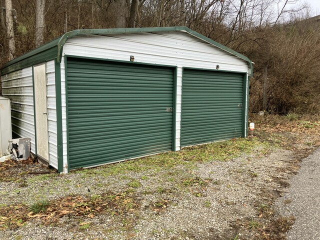 4910 Fowler Creek Rd, Covington, KY 41017 - view of detached garage