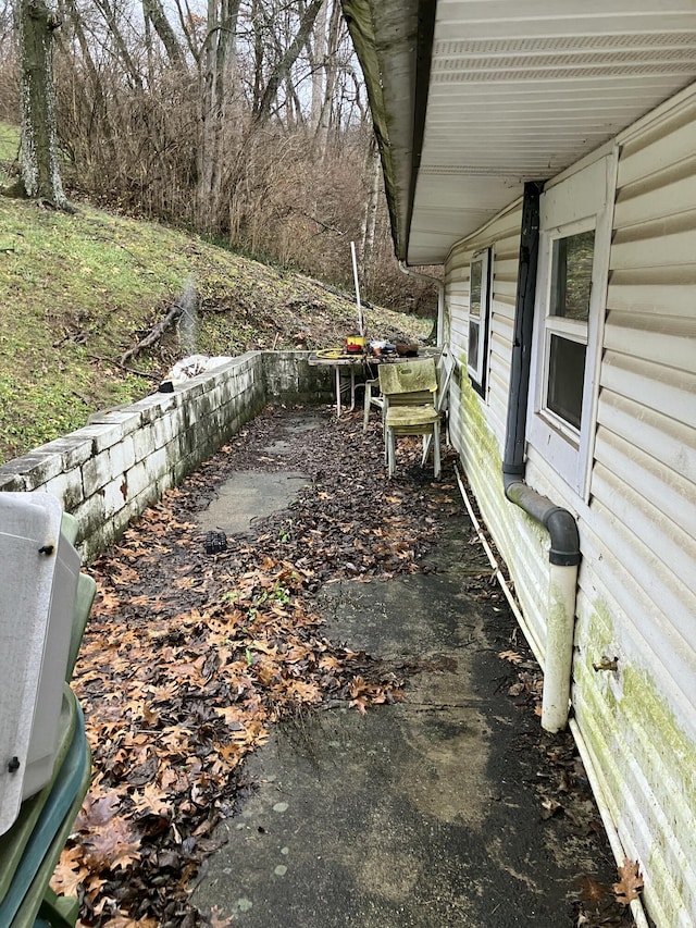 4910 Fowler Creek Rd, Covington, KY 41017 - view of yard featuring a patio area