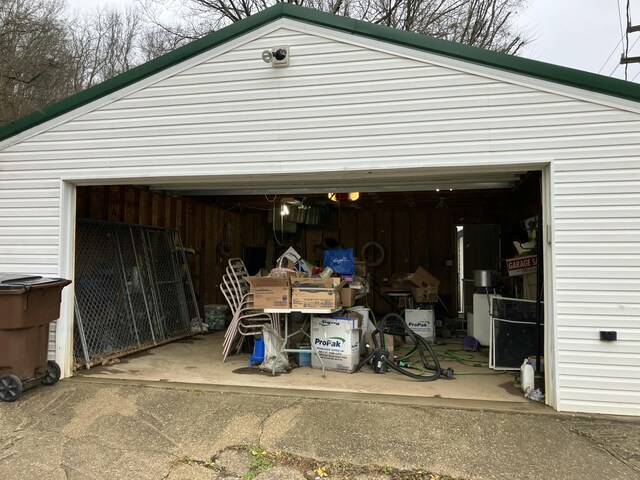 4910 Fowler Creek Rd, Covington, KY 41017 - view of garage