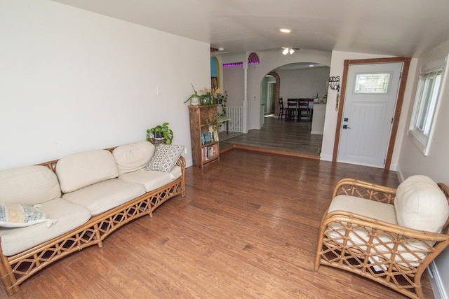 516 Buckner St, Elsmere, KY 41018 - living area featuring arched walkways, vaulted ceiling, and wood finished floors
