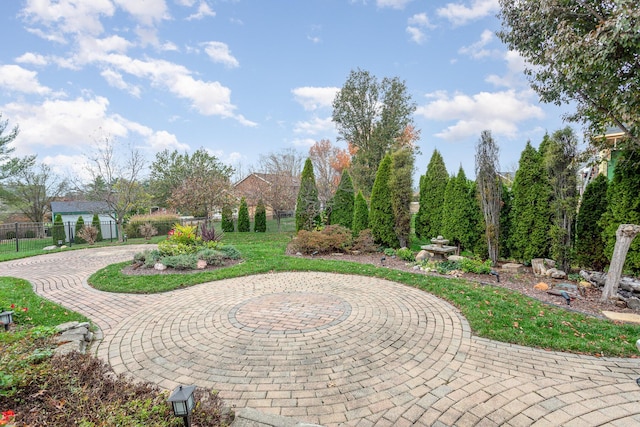 1051 Arden Dr, Villa Hills, KY 41017 - view of community featuring fence, curved driveway, and a patio
