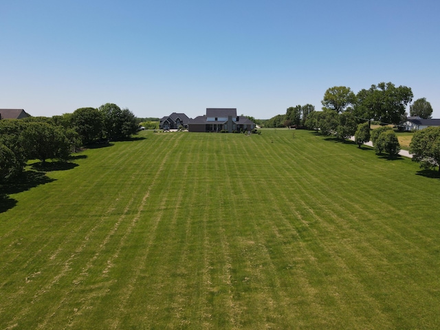 view of green lawn