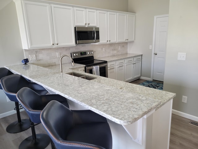 6403 Arabian Dr, Independence, KY 41051 - kitchen featuring stainless steel appliances, baseboards, dark wood finished floors, tasteful backsplash, and a sink