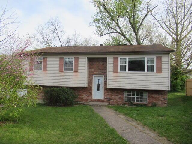 1101 Plateau St, Elsmere, KY 41018 - raised ranch featuring brick siding and a front lawn