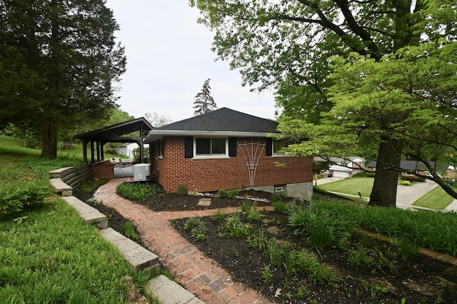 529 Stevenson Rd, Erlanger, KY 41018 - view of side of property with brick siding, a yard, and a shingled roof