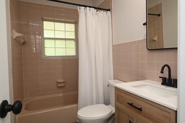 529 Stevenson Rd, Erlanger, KY 41018 - bathroom with tile walls, toilet, vanity, and shower / bath combo with shower curtain