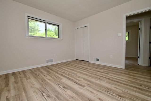 529 Stevenson Rd, Erlanger, KY 41018 - unfurnished bedroom featuring light wood finished floors, baseboards, and a closet