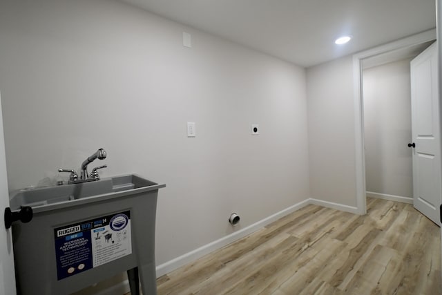 529 Stevenson Rd, Erlanger, KY 41018 - washroom featuring electric dryer hookup, light wood-style floors, baseboards, and recessed lighting