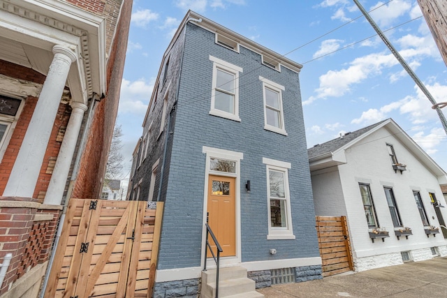 1102 Lee St, Covington, KY 41011 - view of front facade with entry steps, brick siding, and a gate
