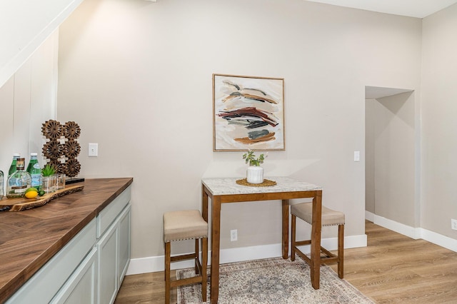 1102 Lee St, Covington, KY 41011 - bar with light wood finished floors and baseboards