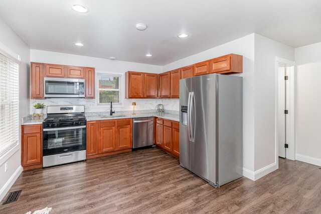 810 Saratoga St, Newport, KY 41071 - kitchen featuring appliances with stainless steel finishes, a sink, dark wood-type flooring, baseboards, and recessed lighting