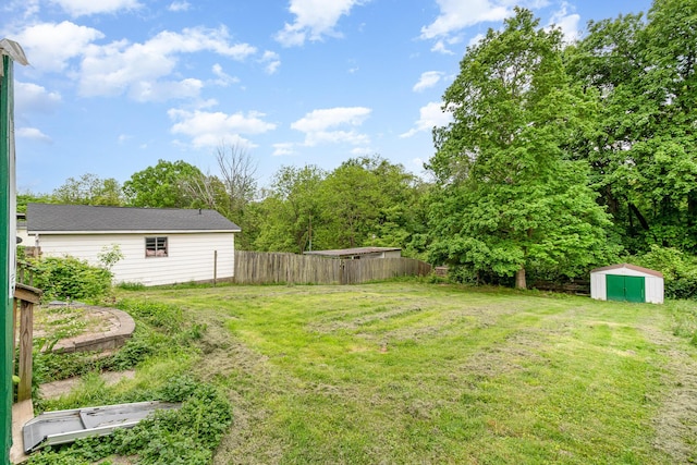 view of yard featuring a shed and an outbuilding