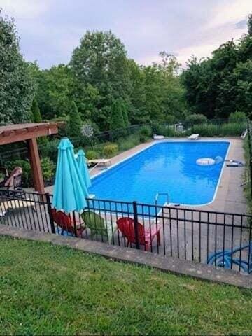 1317 Brook Ct, Erlanger, KY 41018 - view of swimming pool