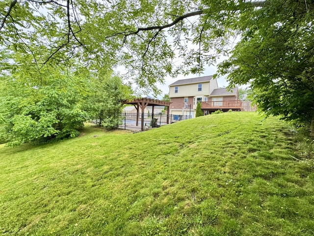 1317 Brook Ct, Erlanger, KY 41018 - view of yard featuring a deck