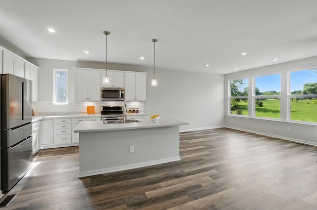 8042 Arcadia Blvd, Alexandria, KY 41001 - kitchen featuring stainless steel appliances, a sink, decorative backsplash, recessed lighting, and light countertops