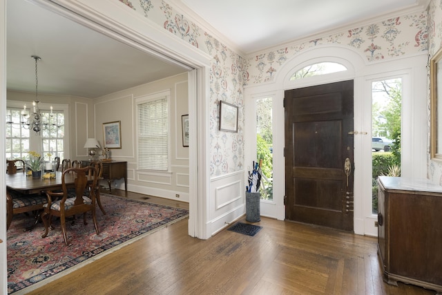 69 Linden Ave, Fort Thomas, KY 41075 - entrance foyer featuring a decorative wall, a chandelier, healthy amount of natural light, and wallpapered walls