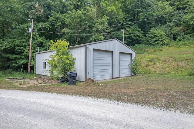 view of outdoor structure featuring an outdoor structure and a view of trees