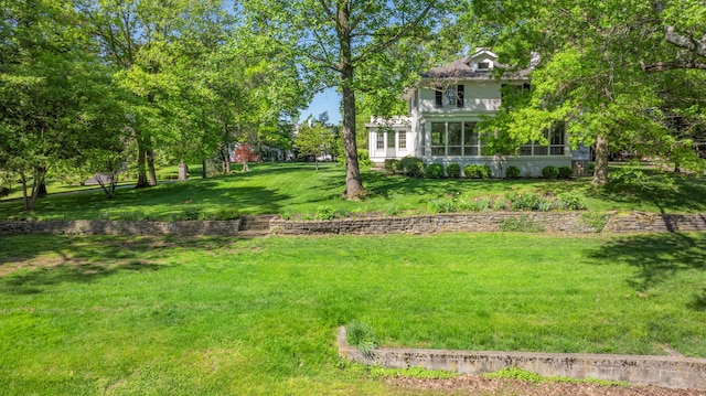 32 S Shaw Ln, Fort Thomas, KY 41075 - view of green lawn
