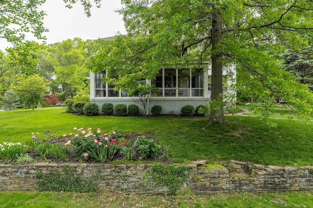 32 S Shaw Ln, Fort Thomas, KY 41075 - view of grassy yard with a sunroom