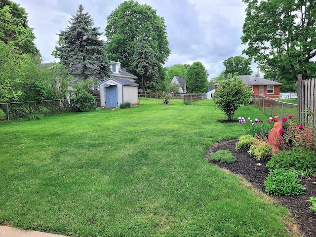 107 Timberlake Ave, Erlanger, KY 41018 - view of yard featuring a storage shed and an outdoor structure