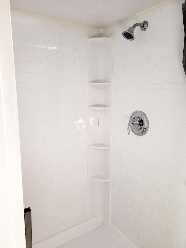 107 Timberlake Ave, Erlanger, KY 41018 - bathroom with a tile shower