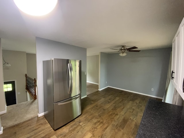 kitchen with freestanding refrigerator, a ceiling fan, wood finished floors, and baseboards