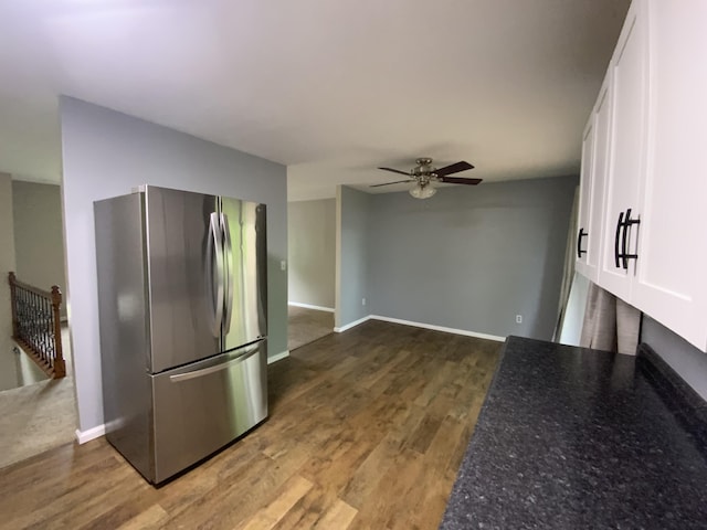 kitchen with freestanding refrigerator, ceiling fan, wood finished floors, and baseboards