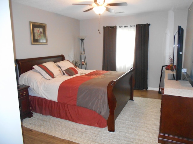 bedroom featuring wood finished floors and a ceiling fan