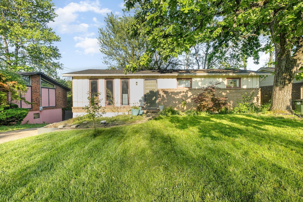 3407 Cherry Tree Ln, Erlanger, KY 41018 - mid-century modern home featuring brick siding, a front yard, and board and batten siding