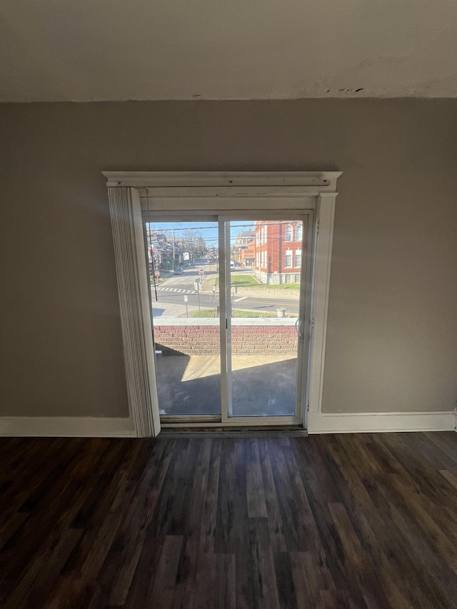 417 W 19th St, Covington, KY 41014 - unfurnished room featuring dark wood-style flooring and baseboards