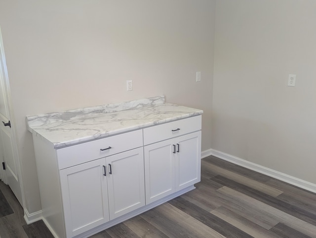 3157 Woodward St, Erlanger, KY 41018 - bathroom featuring wood finished floors and baseboards