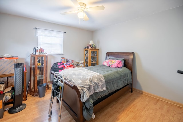 2220 Genevieve Ln, Covington, KY 41011 - bedroom featuring wood finished floors and a ceiling fan