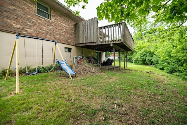 2220 Genevieve Ln, Covington, KY 41011 - view of grassy yard with a deck