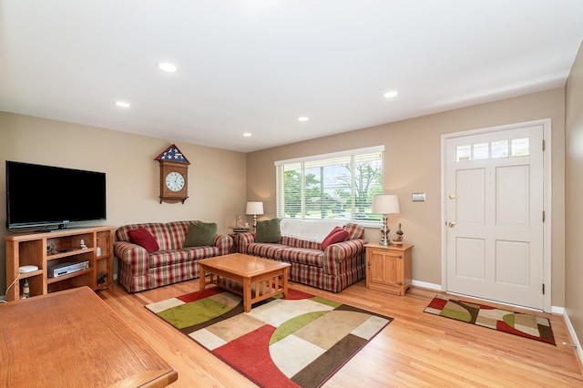 2534 Buttermilk Pike, Fort Mitchell, KY 41017 - living room featuring light wood finished floors and recessed lighting