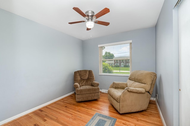 2534 Buttermilk Pike, Fort Mitchell, KY 41017 - living area with light wood-style floors and ceiling fan