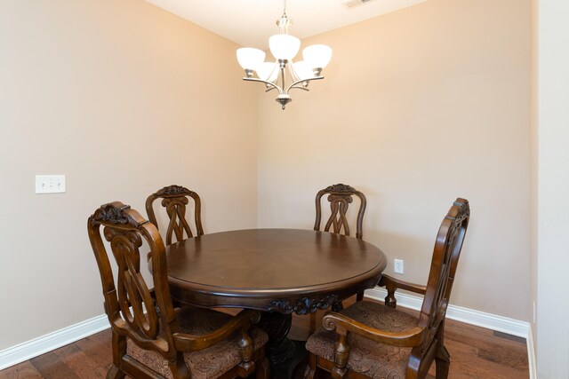 567 Riverpointe Dr Unit 11, Dayton, KY 41074 - dining area with a chandelier, wood finished floors, and baseboards