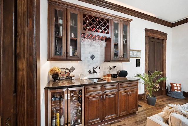 519 Greenup St Unit A, Covington, KY 41011 - indoor wet bar featuring beverage cooler, tasteful backsplash, wood finished floors, and ornamental molding