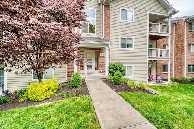 370 Timber Ridge Dr Unit 3, Wilder, KY 41071 - view of front facade featuring brick siding and a front lawn