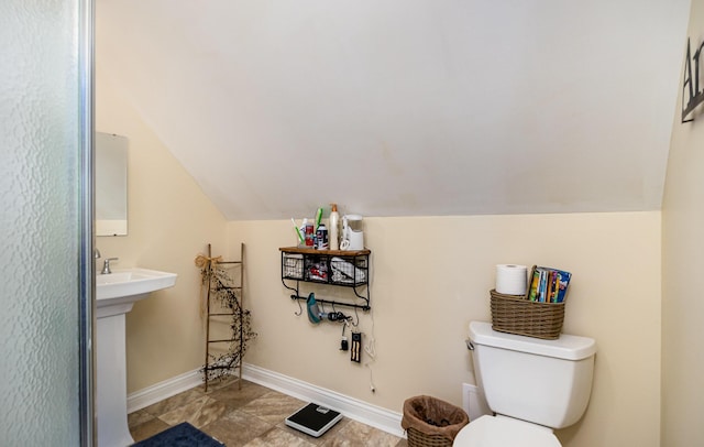 14492 Stephenson Rd, Morning View, KY 41063 - half bathroom featuring vaulted ceiling, toilet, and baseboards