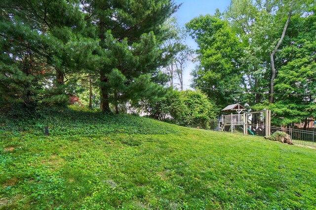 1126 Audubon Rd, Park Hills, KY 41011 - view of yard with a playground