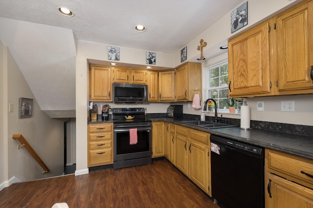3350 Redbud Ct, Erlanger, KY 41018 - kitchen featuring stainless steel appliances, a sink, dark countertops, dark wood-style flooring, and a textured ceiling