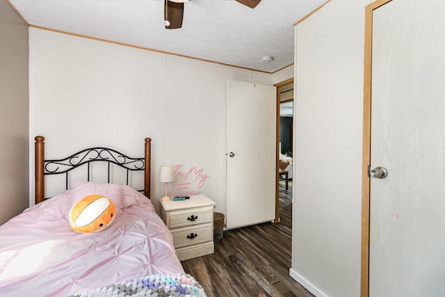 566 Sycamore St, Crescent Springs, KY 41017 - bedroom featuring crown molding, dark wood-type flooring, and ceiling fan