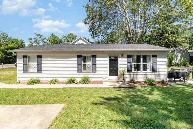 566 Sycamore St, Crescent Springs, KY 41017 - single story home with a front lawn and roof with shingles