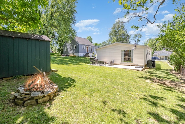 566 Sycamore St, Crescent Springs, KY 41017 - view of grassy yard with an outdoor fire pit and a patio