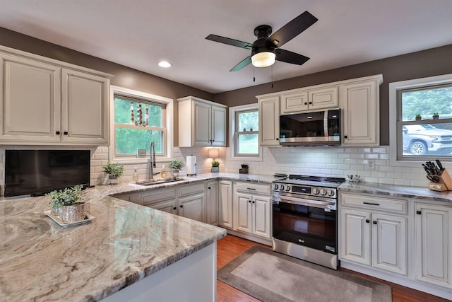 445 Elk Lake Resort Rd Unit 882, Owenton, KY 40359 - kitchen featuring a sink, appliances with stainless steel finishes, healthy amount of natural light, ceiling fan, and recessed lighting
