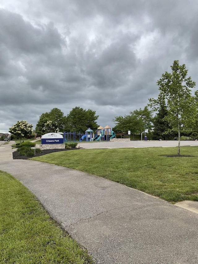 8394 Saint Louis Blvd, Union, KY 41091 - view of green lawn