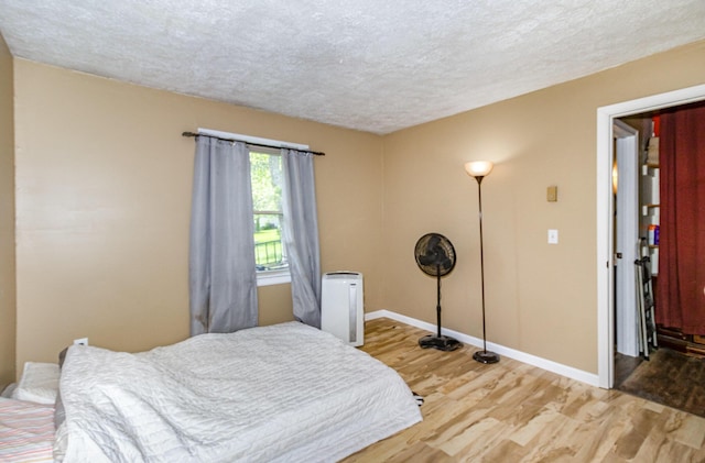 1750 Walnut Lick Rd, Verona, KY 41092 - bedroom featuring a textured ceiling, light wood-type flooring, and baseboards