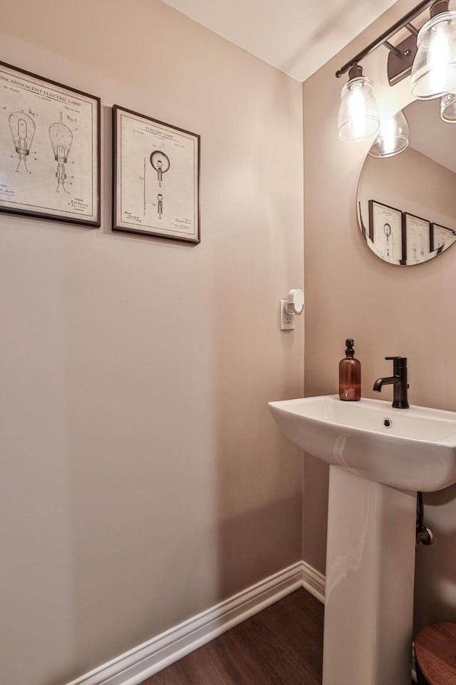 721 Dudley Rd, Edgewood, KY 41017 - bathroom featuring wood finished floors and baseboards