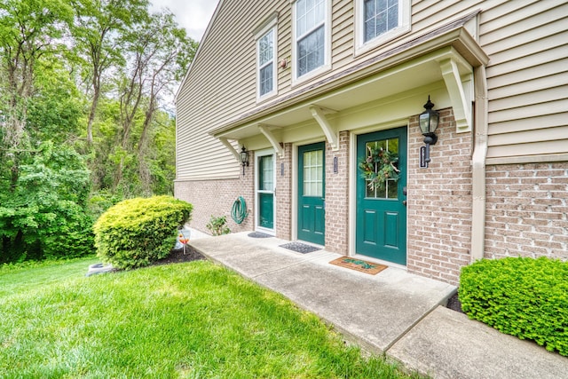 5913 Boulder Vw, Cold Spring, KY 41076 - property entrance featuring brick siding and a lawn